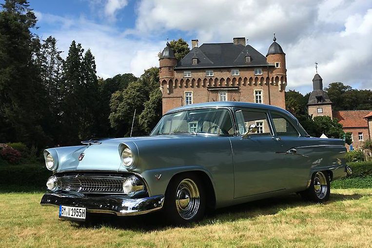 Ein seltenes Modell im Bewerberfeld ist dieser Ford Customline 2door aus dem Jahr 1955. Sein Besitzer ist Torsten Sentis, Geschäftsführer der Auktionsplattform „Bidaclassics“. (privat)