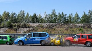 Die Sachverständigen-Organisation Dekra hat ihren ersten Safety Day veranstaltet. Im Mittelpunkt im Automobil Test Center am Lausitzring standen dabei Tests aktueller Fahrerassistenzsysteme. (Dekra)