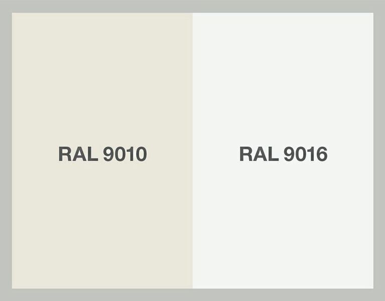 Abbildung 1: RAL 9016 für ein einheitliches Erscheinungsbild – ohne Farbunterschied zwischen Wand, Kanal und Einbaugeräten. (Bild: Hager)