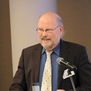 Rolf Nover, Obermeister der Kfz-Innung in Offenbach, erhielt die ZDK-Ehrennadel.(Bild:  Zietz – »kfz-betrieb«)