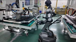 Der Humanoide „Xiao Mo“ ersetzt in der Batteriefertigung bei CATL Menschen. (Bild: CATL)