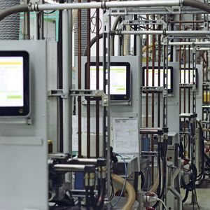 Bild 2: Die IPC werden aufgrund des Vesa-100-Standards direkt an der Maschine montiert.