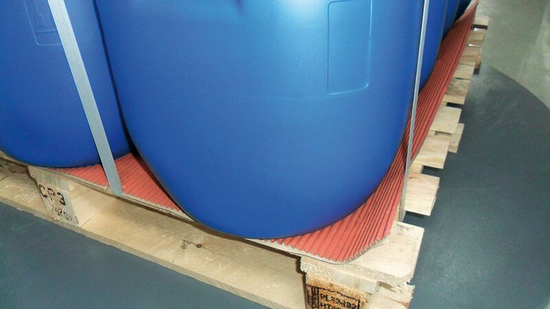 Safetygrip Wafe bildet die ideale Unterlage für Fässer und Behälter auf einer Palette. (Bild: Nordpack)