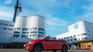 Wenn es nach dem Land Niedersachsen geht, dann stehen vor dem VW-Werk in Osnabrück in Zukunft Militärfahrzeuge. Man plädiert nämlich konsequent, dass der Standort und das Know-how erhalten bleiben müssen ... (Bild: Volkswagen / H. Kleine)