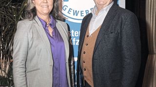 Verbreiten Zuversicht: Birgit Leicht (Obermeisterin der Kfz-Innung Bruchsal) und Joachim Wohlfeil (Präsident der HWK Karlsruhe). (Bild: Zietz/»kfz-betrieb«)