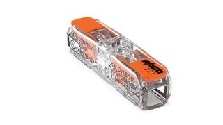 Durchgangssteckverbinder: Wago hat mit der Serie 221 einen Durchgangsverbinder mit Hebel für den universellen Leiteranschluss in Durchgangsrichtung auf den Markt gebracht. (Wago)