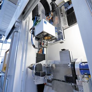 Laserzelle mit Schienenführungstisch zum Schweißen der Baugruppen. 