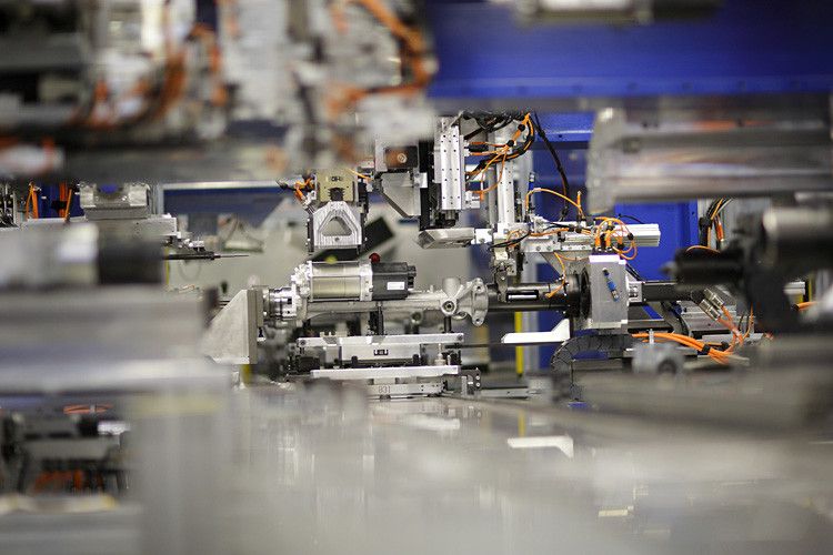 Mittlerweile gibt es 30 Versionen des „Rack“-Version für Premium-Fahrzeuge. 700.000 Einheiten liefen im ThyssenKrupp-Werk Mülheim/Ruhr im abgelaufenen Geschäftsjahr (endete am 30. September) vom Band. (Foto: ThyssenKrupp)