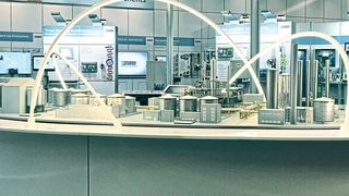 Was Augmented Reality alles leisten kann, zeigt das Großmodell einer Bioethanolanlage von Phoenix Contact – das Exponat ist eines der Highlights auf dem Smart Process Manufacturing Kongress. (Phoenix Contact)