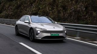 Der Autohersteller Nio soll Medienberichten zufolge jedes Neufahrzeug mit Verlust verkaufen. Der finanzielle Druck im gesamten E-Automarkt ist zuletzt stark gestiegen. (Bild: Nio)