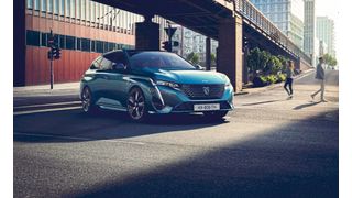 Unter den Teilnehmern werden atttraktive Preise verlost, als erster Preis wartet ein Peugeot New 308 SW GT PureTech 130 auf seinen neuen Besitzer. (Bild: Peugeot)