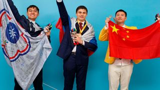 Die Medaillengewinner im Skill „Automobile Technoly“: (v. li.) Zu-Yi Lu aus Taiwan, Nikolai Donchak aus Russland und Zhen Wang aus China.  (Worldskills International/Himal Reece)