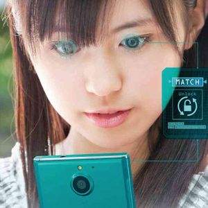 Weltpremiere: Fujitsu-Smartphone nutzt innovative Leuchtdioden für Iris-Erkennung.