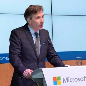 Als Keynote-Speaker hatte die DAT den Markenexperten Jürgen Gietl von Brand Trust eingeladen.(Bild:  Wehner / »kfz-betrieb«)