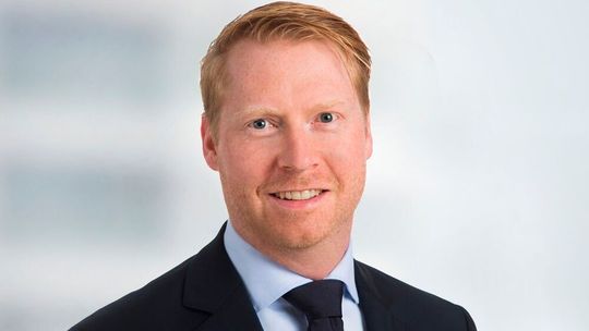 Dr. Stephan Hundertmark sieht Europas Chemieindustrie vor einem Umbruch und fordert eine klare Neuausrichtung weg von Volumenchemie hin zu Innovation und spezialisierten Geschäftsmodellen.(Bild:  Dr. Wieselhuber & Partner)