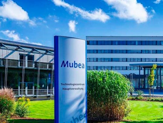 Der Automobilzulieferer Mubea sieht sich aufgrund der herrschenden Situation gezwungen, sich strukturell anzupassen. Das bedeutet aber auch einen gewissen Stellenabbau. Man spricht von etwa 300 Betroffenen, wie die dpa erfahren hat.(Bild:  Mubea)