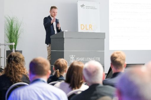 Maximilian Kring, Product Manager Mobility and Motion Sensors, presented innovations from  Isabellenhütte for the aerospace industry. (Source: DLR)