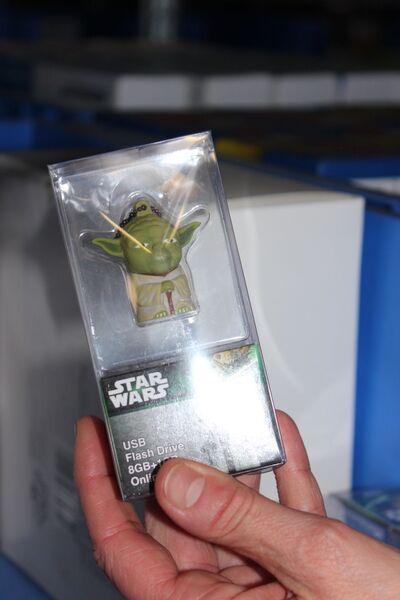 Auch Yoda hat sich im Kommissionierlager einen Platz gesichert. (Vogel IT-Medien)