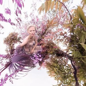 Die Schottin Tilda Swinton ist ebenfalls mit der Erde, der Natur verbunden.(Bild:  © Pirelli Calendar 2026 by Sølve Sundsbø)