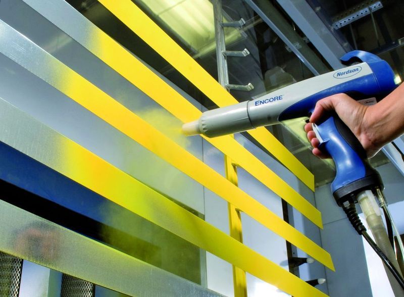 Sprühpistole Encore zur Pulverbeschichtung. Ein Entwicklungsschwerpunkt von Nordson war die Gewichtseinsparung. Bild: Nordson (Archiv: Vogel Business Media)