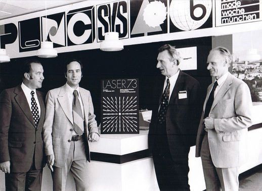 1973 öffnet die erste LASER World of Photonics ihre Tore. Mit dabei Prof. Mainmain, der Erfinder des Lasers. (Bild: Messe München)