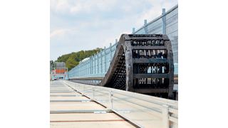 Auf der automatisierten Versuchsanlage können Verfahrwege von bis zu 1000 m Länge simuliert werden. (Igus)