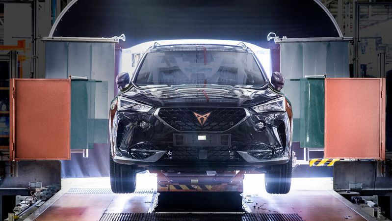 Seat testet in seinem Produktionssystem für den Cupra Formentor den Service „Cupra Priority“. Kunden können die Entstehung ihres Neuwagens nachverfolgen und ihre Bestellung noch nachkonfigurieren.(Bild:  Seat)