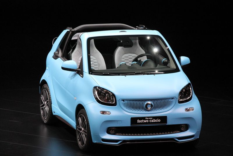 Another world premiere at the Frankfurt International Motor Show is the new smart cabrio, the only “true” cabriolet in its class. (Source: Schulz)