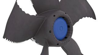 Mehr Bionik umgesetzt: die der Eule abgeschauten Ventilatorflügel mit gezackter Hinterkante wurden nochmals verbessert und besitzen nun eine leicht gewellte Vorderkante. Damit wird die Luft länger kontrolliert bewegt. (Bild: Ziehl-Abegg)