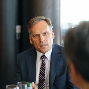 Franz Eduard Gruber, Gründer und Geschäftsführer von Forcam, gründete sein Unternehmen im Jahr 2001. Um wachsen zu können, zog es den ehemaligen SAP-Manager bald auch in den US-Markt.