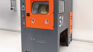 Die Strahlanlage S1 von AM Solutions ist für das Postprocessing in der Additiven Fertigung mit Kunststoffen geeignet.  (Oechsler)