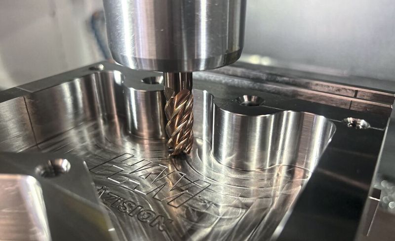 Die Hartmetall- und PKD-Werkzeuge von HAM weisen auch bei Katalogware spiegelglatte Oberflächen und definierte Schneidkantenpräparationen auf, so dass der Span optimal abfließen kann. Sie eignen sich daher perfekt für die Minimalmengenschmierung. (Bild:  HAM)
