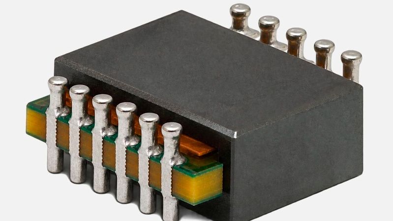 Ein Planartransformator von Elytone für kompakte Stromversorgungen mit hoher Leistungsdichte. Die flache Bauform ermöglicht geringe Bauhöhen und lässt sich an hohe Schaltfrequenzen anpassen.(Bild:  Elytone)