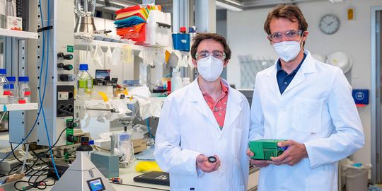 Philippe Bechtold (left) and Michele Gregorini are much less often in the laboratory since they have founded their own company. Philippe Bechtold (left) and Michele Gregorini are much less often in the laboratory since they have founded their own company.