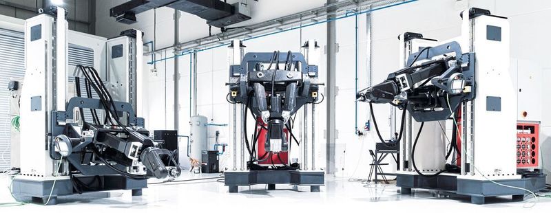 Im Bearbeitungskopf des XMini von Exechon sorgen Zykloidgetriebe von Nabtesco für die notwendige Präzision und Steifigkeit des Werkzeugmaschinenroboters. (Exechon)