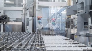 Die bruchresistenten, leichten und transparenten Schott Top Pac Spritzen sind steril und können direkt zur aseptischen Abfüllung eingesetzt werden.  (Schott)