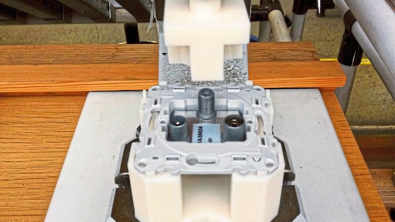 Schneider Electric entwirft und druckt das Stützwerkzeug und das Oberwerkzeug seiner Handpressen in 3D. Schneider Electric entwirft und druckt das Stützwerkzeug und das Oberwerkzeug seiner Handpressen in 3D.