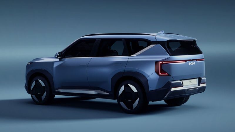 Die Türgriffe beim EV5 sind mit den Türblechen bündig. (Bild: Kia)