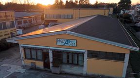 Watajet nutze Mikro-Wasserstrahlen mit sehr kleinem Durchmesser, um auch harte oder empfindliche Materialien präzise zu schneiden. (Bild: Mitutoyo)