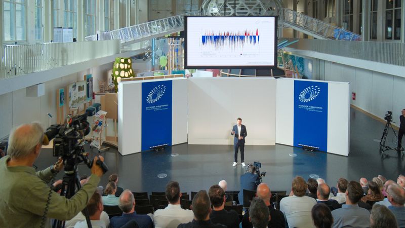 Der Deutsche Zukunftspreis zeichnet Forschungs- und Entwicklungsprojekte aus, die zu anwendungsreifen Produkten führen und gesellschaftlichen Nutzen stiften.(Bild:  Ansgar Puden)