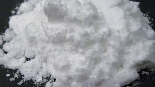 Das aus Abwasser zurückgewonnene, hochwertige Düngemittel Struvit setzt Nährstoffe langsam frei. (Bild: Fraunhofer IGB)