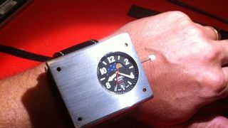 Ziemlich klobig und ziemlich genau: die Atomuhr Cesium 133 (Bathys Hawaii)