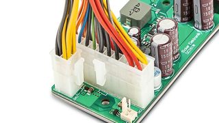 Bicker DC161W: kompakter DC/DC-ATX-Wandler mit Kabelmanagement (Bicker Elektronik)