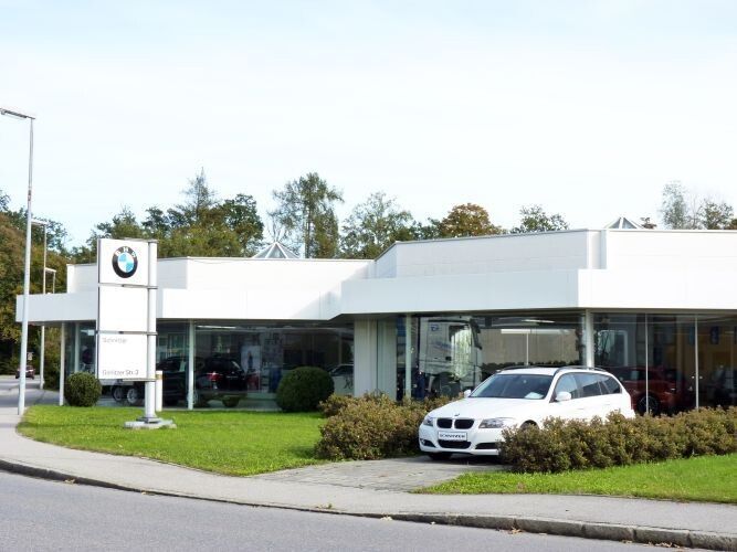 Durch den neuen Standort erstreckt sich die Unterberger Automobil-Achse nun von Freilassing über Prien am Chiemsee und Rosenheim durch Tirol, Vorarlberg und den Bodenseeraum bis ins Allgäu. (Foto: Schlossmarketing)