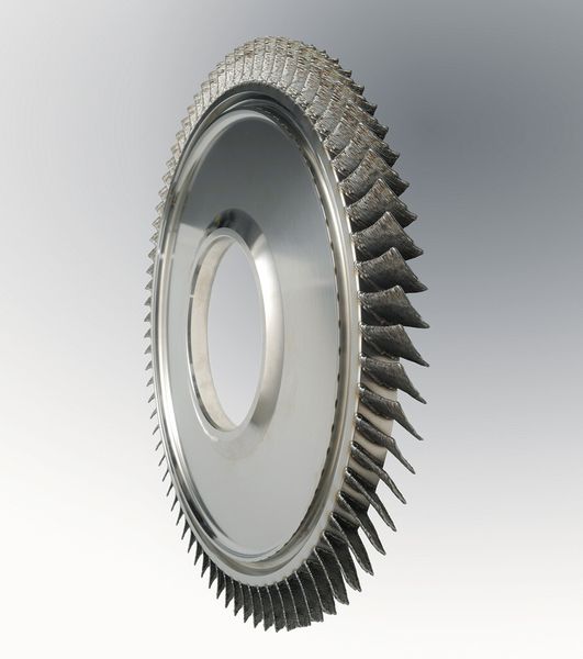 Bild 4: Mittels Laserauftragschweißen gefertigte Blisk (blade-integrated disk). Anstatt die Schaufeln aus dem Vollen zu fräsen, werden diese auf dem Laufrad auftraggeschweißt, wodurch Ressourcen eingespart werden. (Bild: Fraunhofer-ILT)
