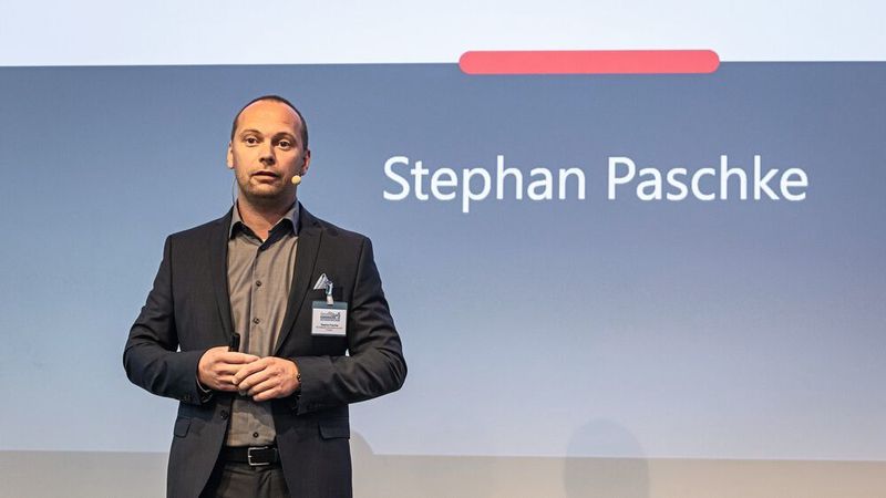 Stephan Paschke, Wieländer + Schill, weiß unter anderem, wie man Nieten richtig zieht und setzt.  (Stefan Bausewein)