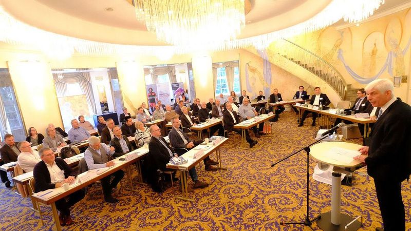 Die Mitgliederversammlung des Kfz-Gewerbes Hessen wählte Michael Kraft einstimmig zum Nachfolger von Jürgen Karpinski. (Bild: VCG - Zietz)