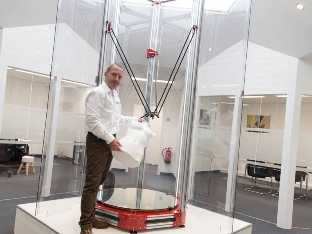 Platz 3: Tractus 3DDas niederländische Unternehmen Tractus 3D produziert mit dem T3500 einen der weltweit größten Delta-3D-Drucker. Der Drucker wiegt nur 175 Kilogramm und kostet 44.500 Euro. Gegründet wurde die Firma von Daniël van Mourik, der sich schon als Kind gerne Neues ausgedacht hat.  (Bild: Tractus 3D)