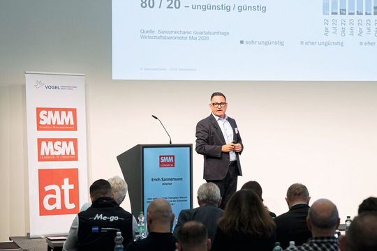 Erich Sannemann, Direktor von Swissmechanic, präsentierte die Ergebnisse der Swissmechanic-Quartalsumfrage.(Bild:  Thomas Entzeroth)