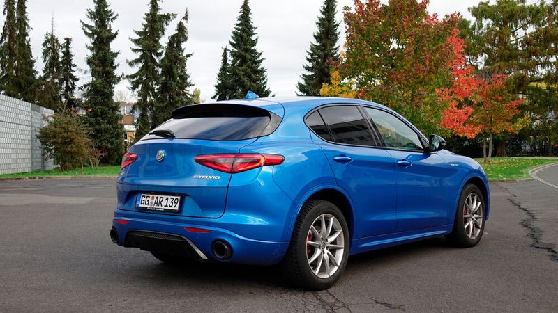 Das Heckdesign ist im Vergleich zur äußerst markanten Front fast schon unauffällig. (Bild: Schreiner – »kfz-betrieb«)